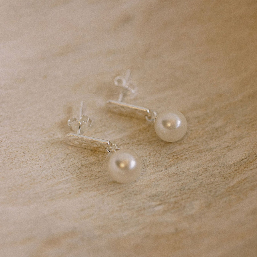 Luna Pearl Earrings - Silver